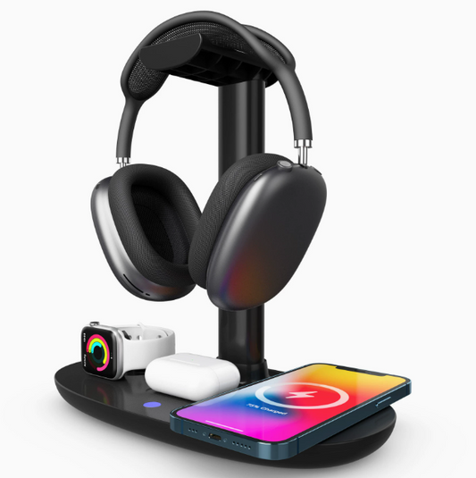Schwarzer 4-in-1 Wireless Charging Stand mit Over-Ear-Kopfhörern, Smartphone, AirPods und Smartwatch auf einer modernen Ladestation