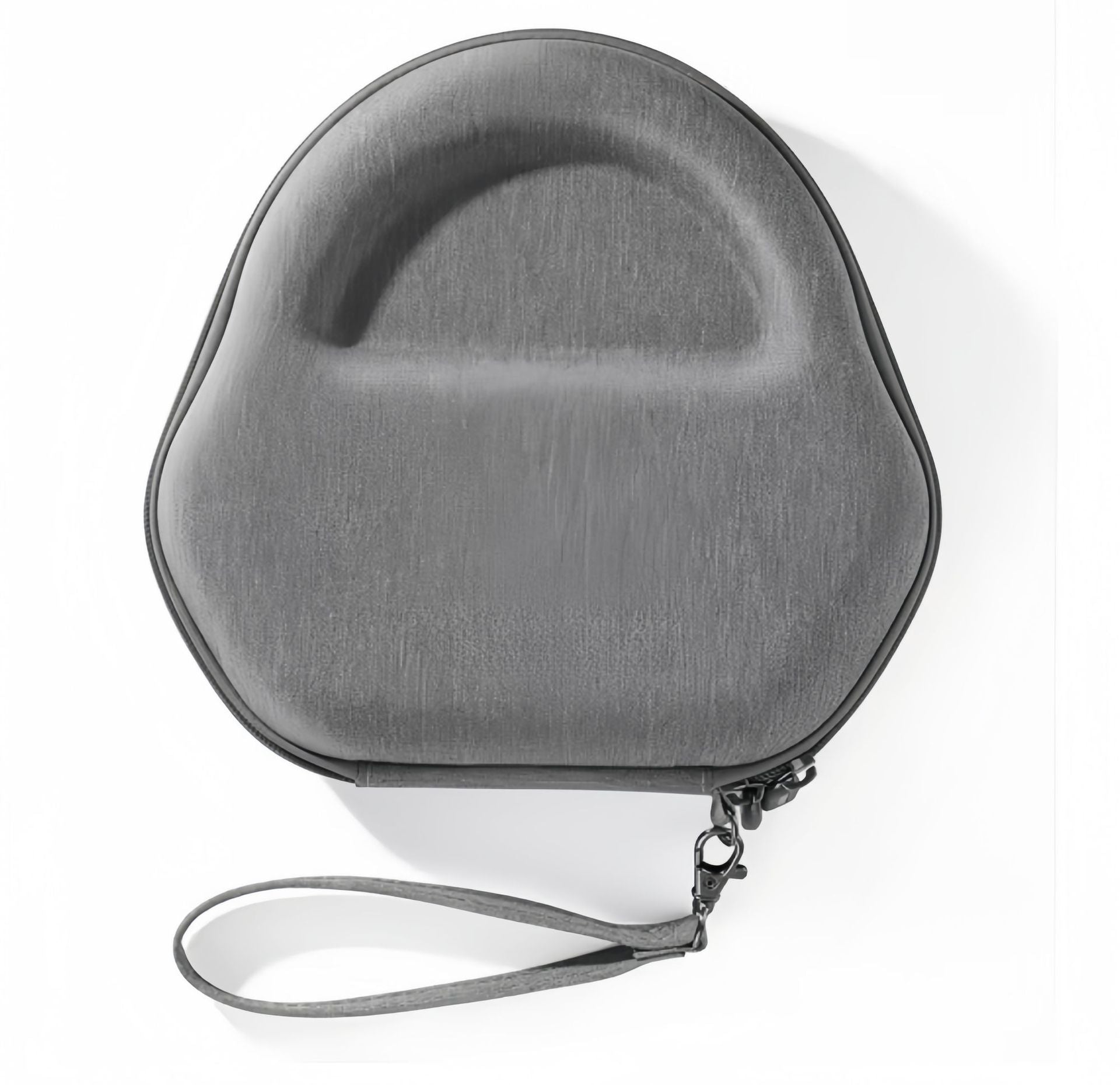 Geschlossenes graues Hardcase für AirPods Max mit Trageschlaufe auf weißem Hintergrund.